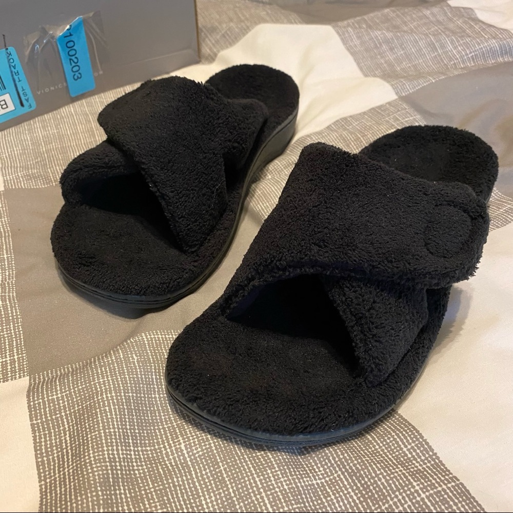 Vionic indulge slipper size 6